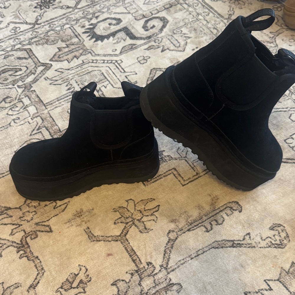 Like new Ugg Neumel Platform - Picture 2 of 6